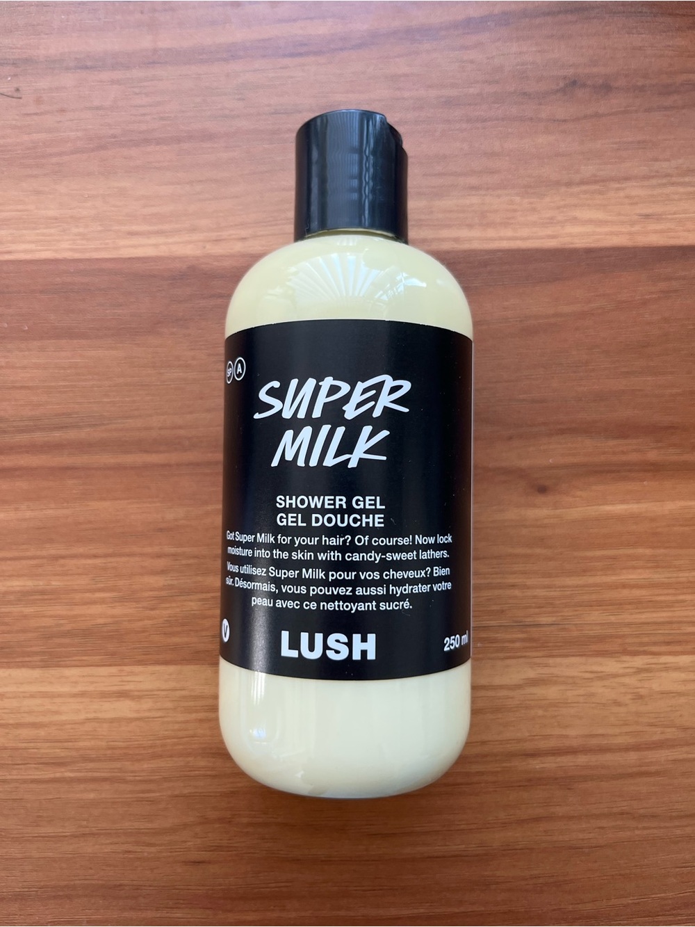 Lush Super Milk Shower Gel - Cream & Black